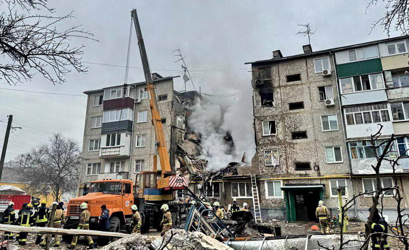 В Сумах российский дрон разрушил панельный дом, как это было уже в Одессе