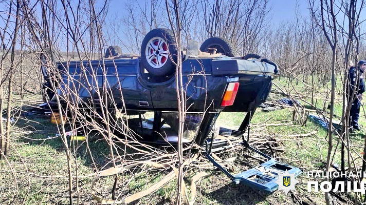 Пьяный водитель в Одесской области перевернул автомобиль на крышу в ДТП