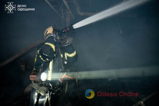 На Одещині гасили пожежу в інтернаті (фото)