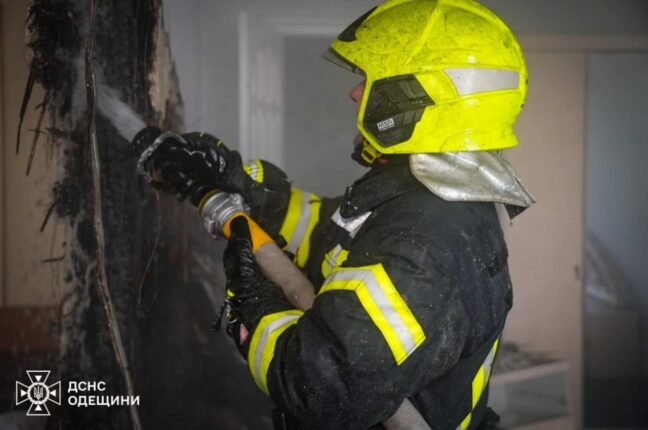 В Одесі на Дерибасівській сталася масштабна пожежа (відео)