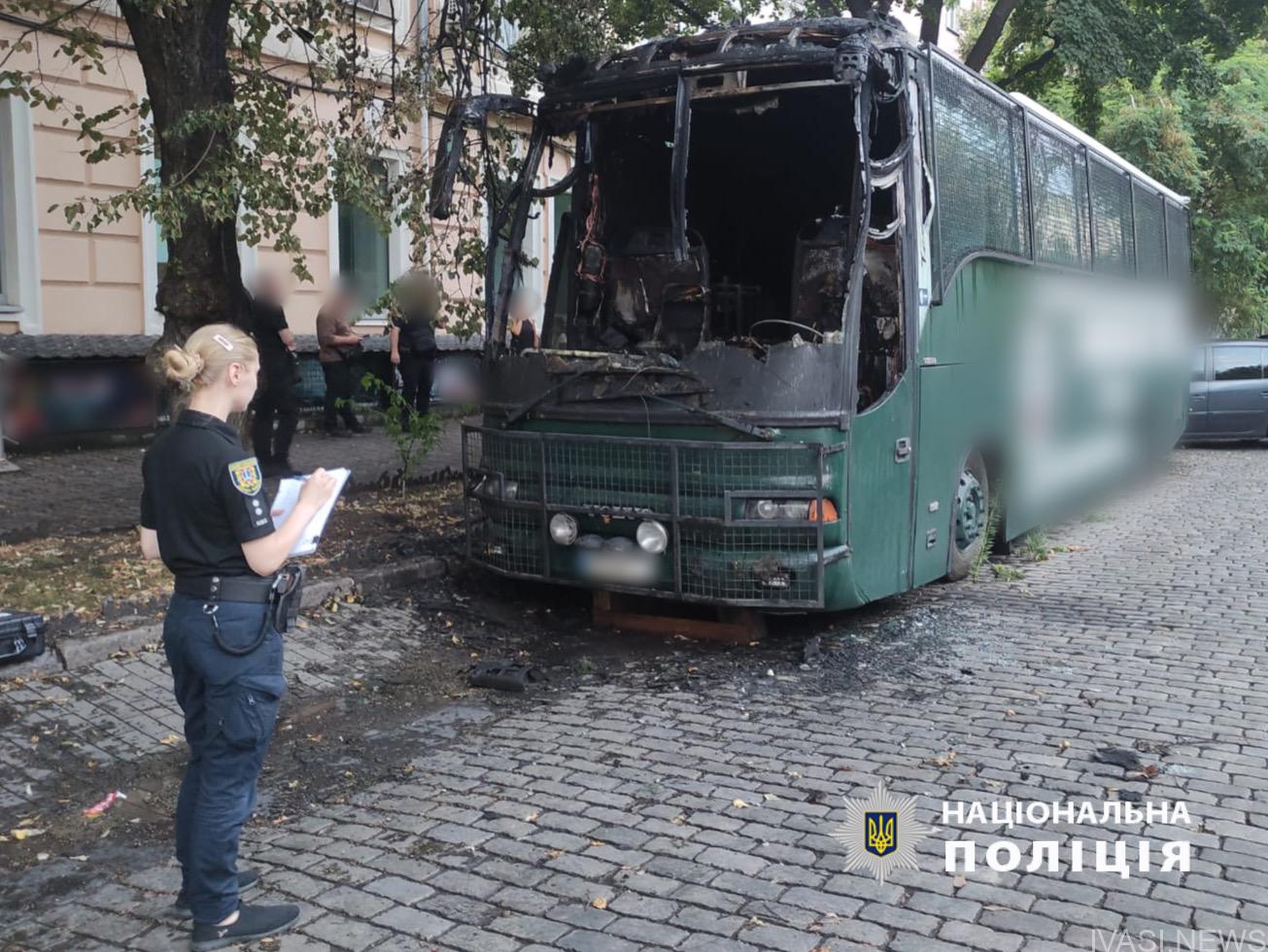 В Одесі чоловік підпалив автобус, прийнявши його за транспорт ТЦК(фото)