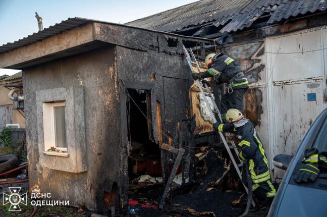 На Одещині вогнеборці загасили пожежу в складському приміщенні (фото)