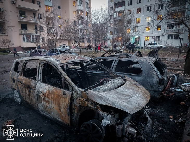 Российские дроны атаковали Одессу: есть попадания в высотку и сожженные автомобили