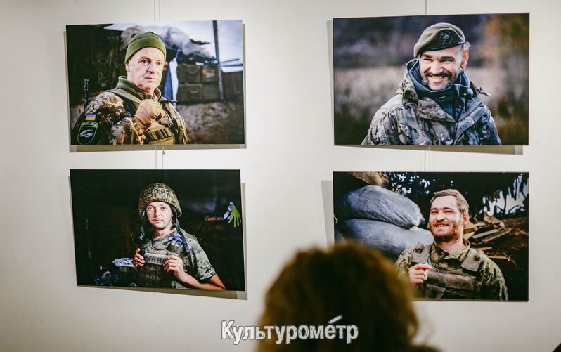 В Одессе в годовщину войны открыли фотовыставку «Рожденные на Победу», посвященную защитникам