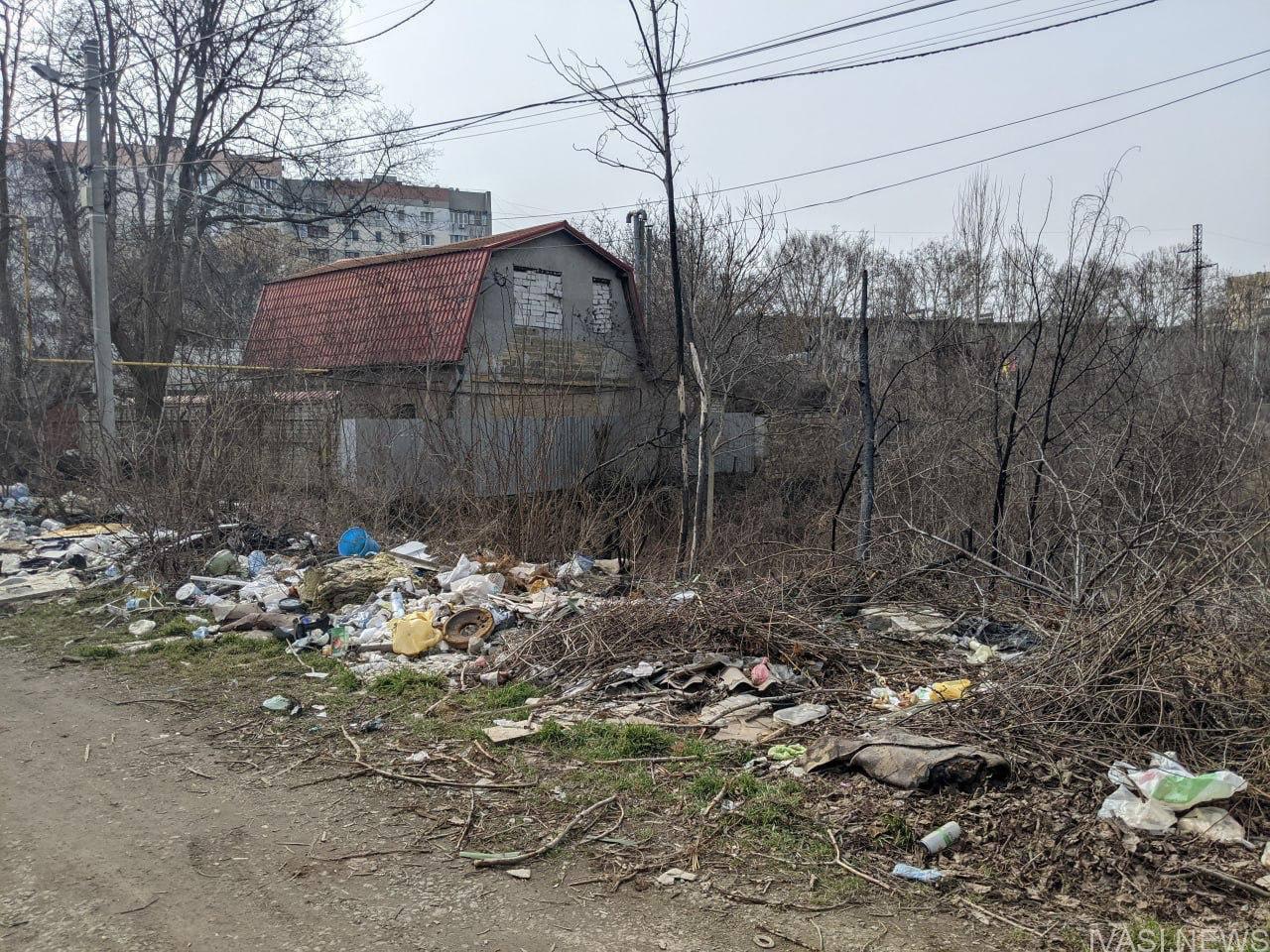 Ліквідація незаконного сміттєзвалища в Хаджибейському районі Одеси (фото)