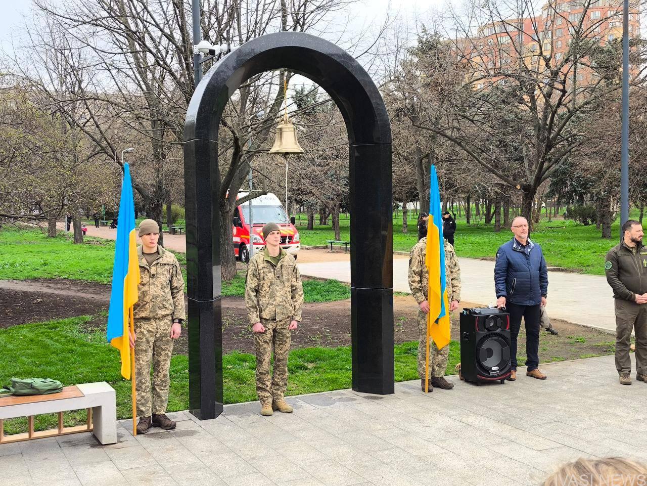 В Одесі вшанували пам’ять загиблих героїв на церемонії  «Дзвін пам’яті» (фото)