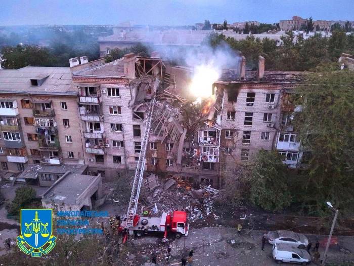 В Николаеве российский дрон разрушил 5-этажку