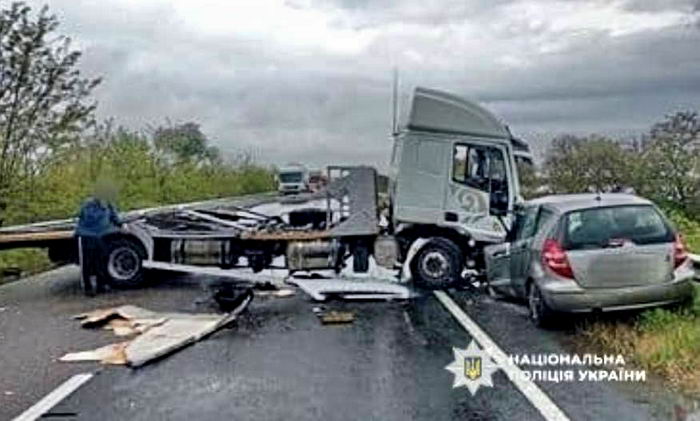 Смертельная авария на трассе Одесса-Рени — грузовик раздавил Mercedes