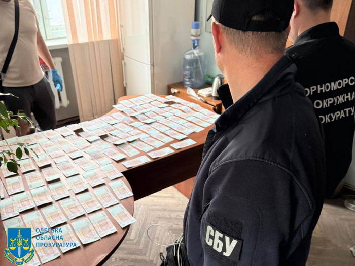 Чиновник Одесской мэрии требовал 100 тыс.  гривен за размещение торговых киосков