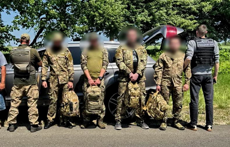 Трое уклонистов в Одессе купили военную форму и пытались бежать в Молдову в ней