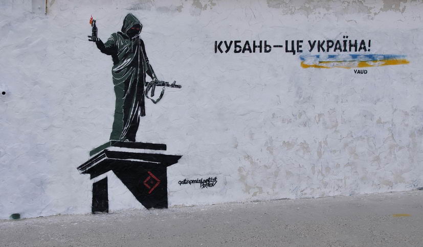 В Одессе у пляжа появилось граффити Дюка с автоматом