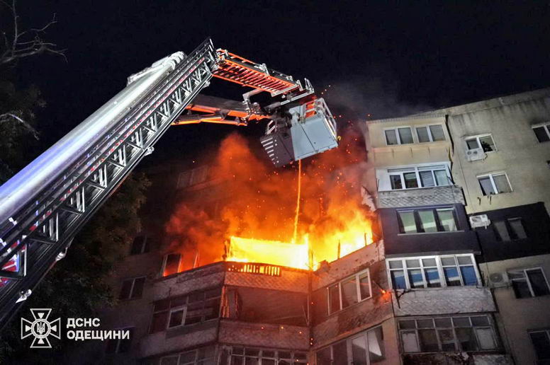 В Одессе российский дрон атаковал жилой дом — 4 человека ранены