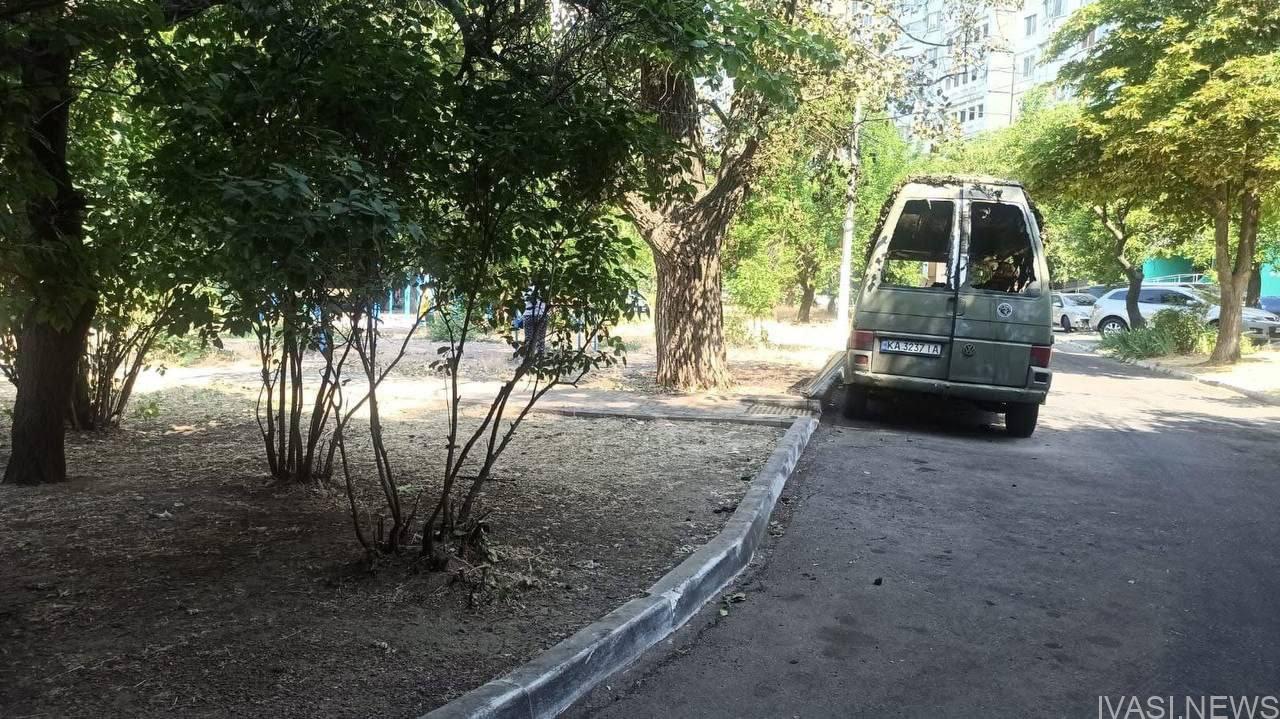 В Одесі згорів евакуаційний автомобіль військової медики (фото)