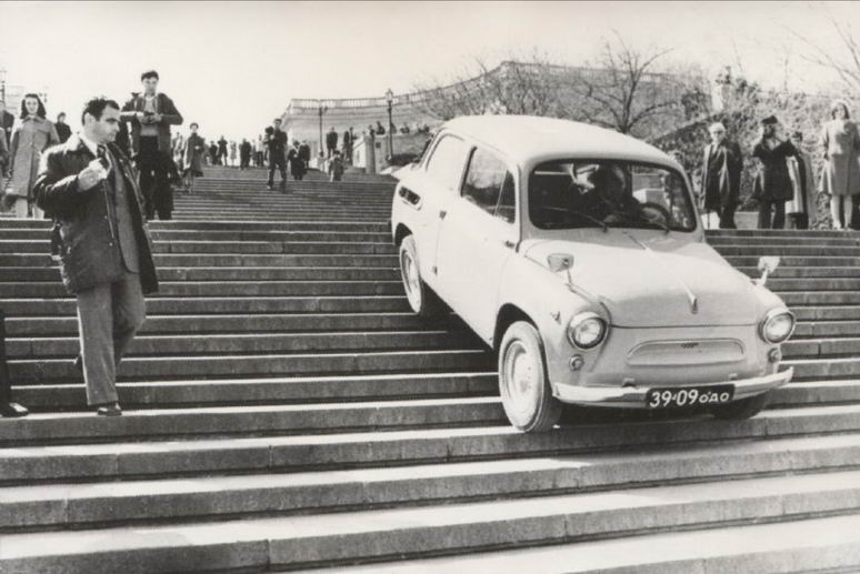 В галерее Городского сада Одессы открылась фотовыставка исторических кадров Михаила Рыбака