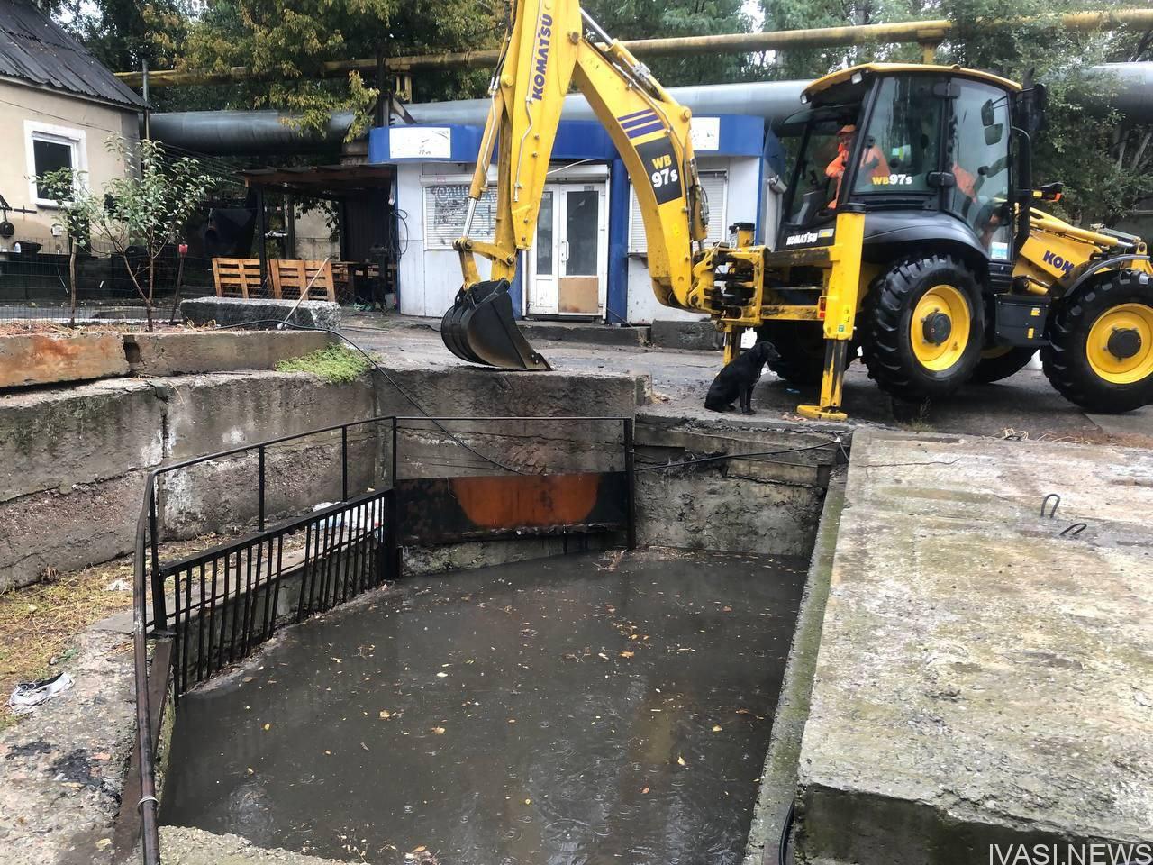 Одеса бореться з наслідками зливи: майже місячна норма опадів за день (фото)