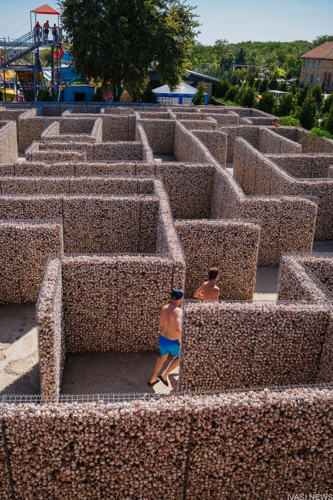 На Одещині побудували лабіринт із рапанів