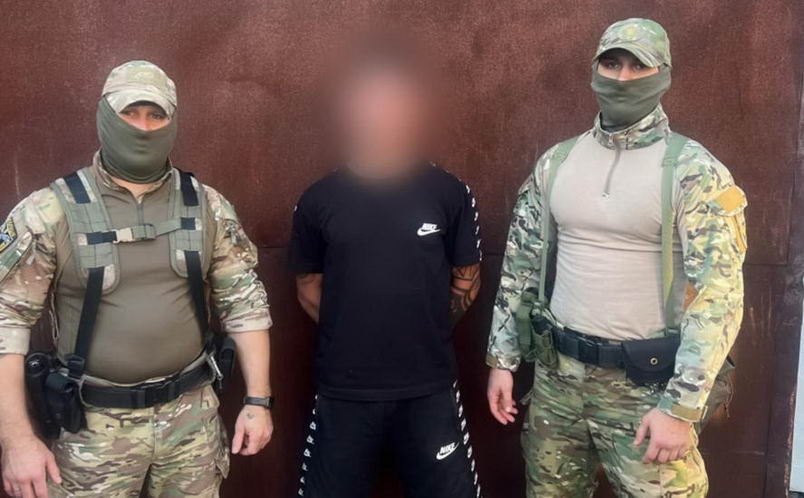 В Одессе задержали разбойников, ограбивших молодых людей на улице