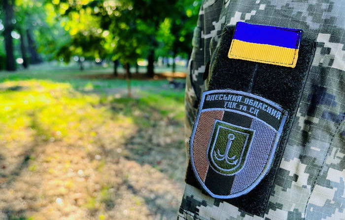 В Одессе мужчина с ножом напал на сотрудника ТЦК