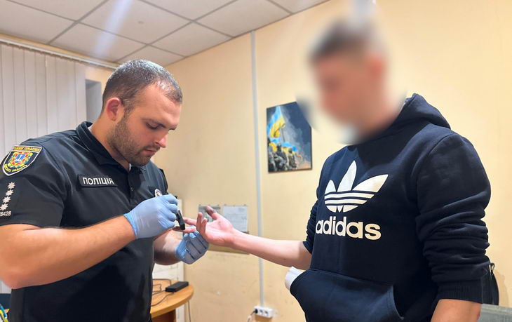 Молодой одессит испортил себе будущее — поджег авто по заказу незнакомца