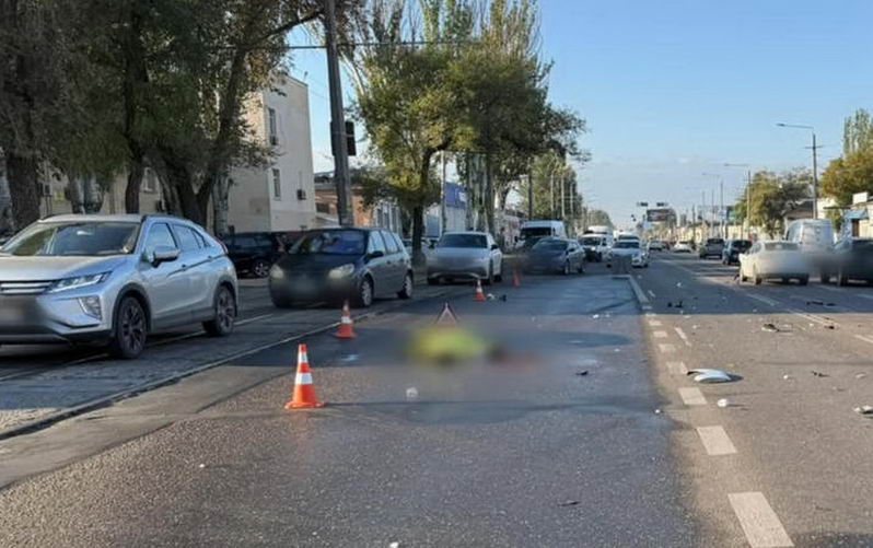 Супруги перебегали Николаевскую дорогу в Одессе и попали под авто — мужчина погиб