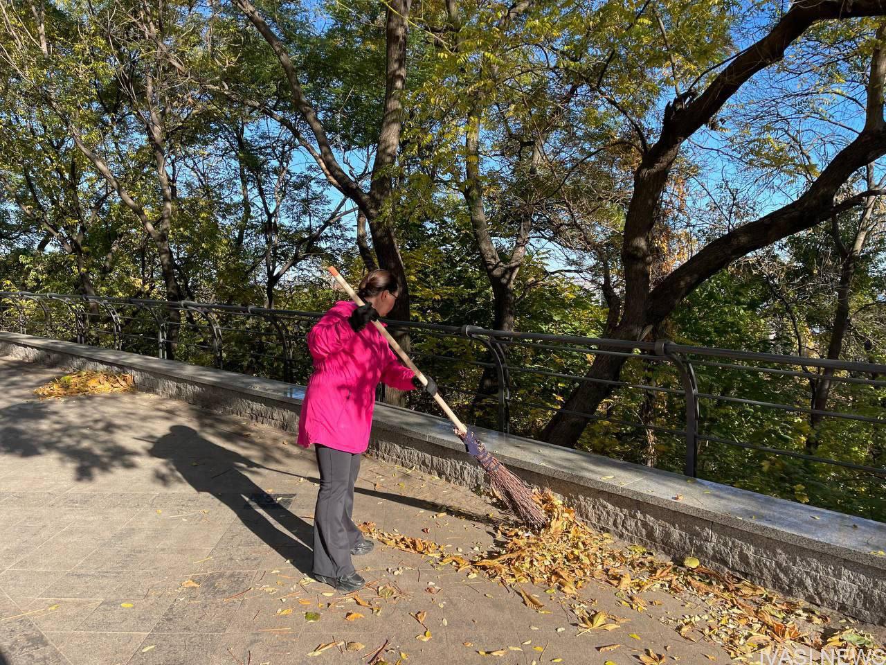 В Одесі стартував перший масштабний суботник в рамках «місячника чистоти» (фото)