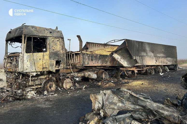 В Одесской области российские дроны атаковали грузовики с зерном — два человека погибли