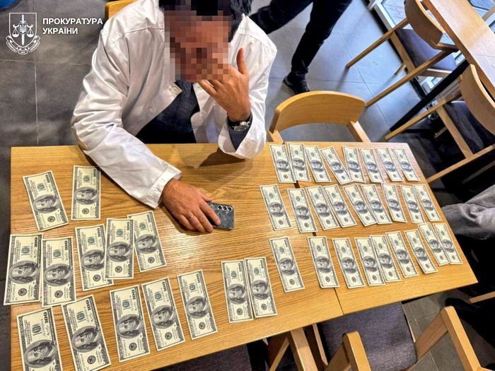 В Одессе врач за 7000 долларов помогал избежать мобилизации