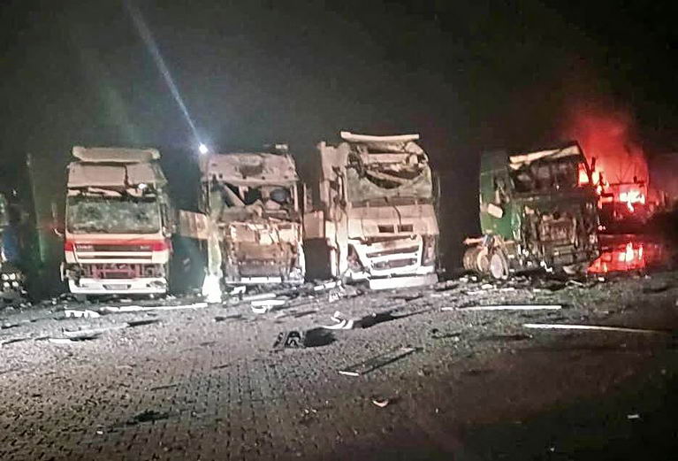 Россия атаковала пограничный пункт «Орловка»: повреждены 11 грузовых автомобилей