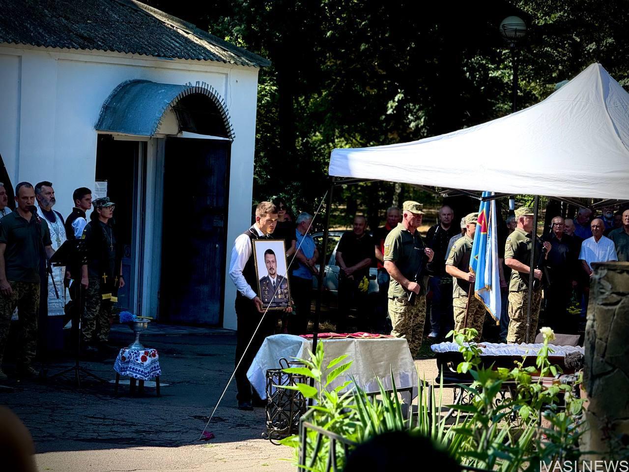 Одесити провели в останню путь Костянтина Оборіна – директора авіаклубу «Одеса» (фото)