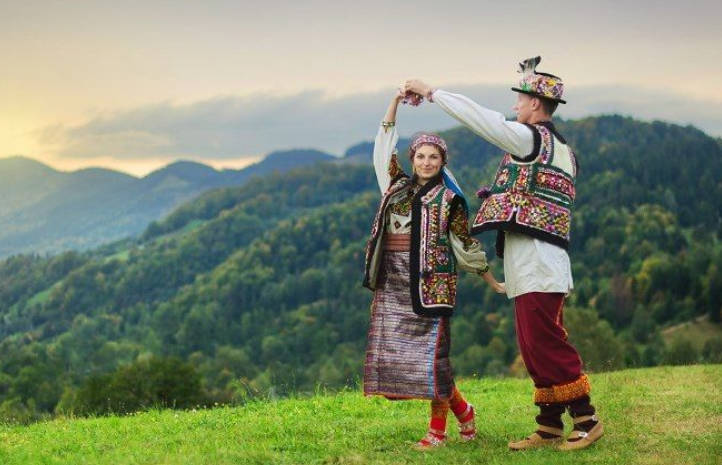 В Музкомедии приглашают на карпатский фолк-мюзикл «Гуцулка Ксеня»