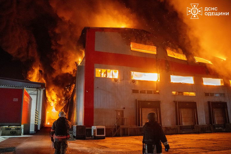 Одесса снова под атакой российских дронов: сгорел склад с бытовой техникой