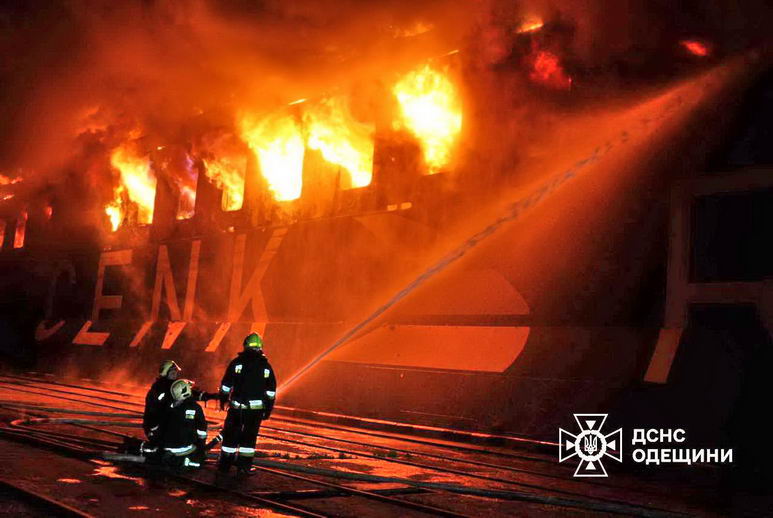 Подробности ракетного удара по парому в Черноморске (фото, видео)