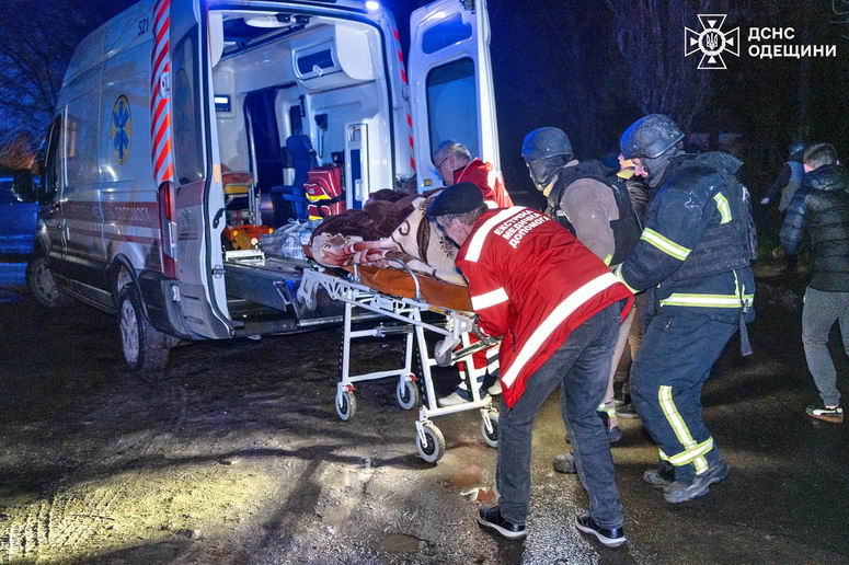 Одессу атаковали более 10 российских «шахедов» ночью — пострадали 7 человек