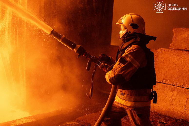 В новогоднюю ночь россия атаковала Одессу дронами-камикадзе – вспыхнул масштабный пожар