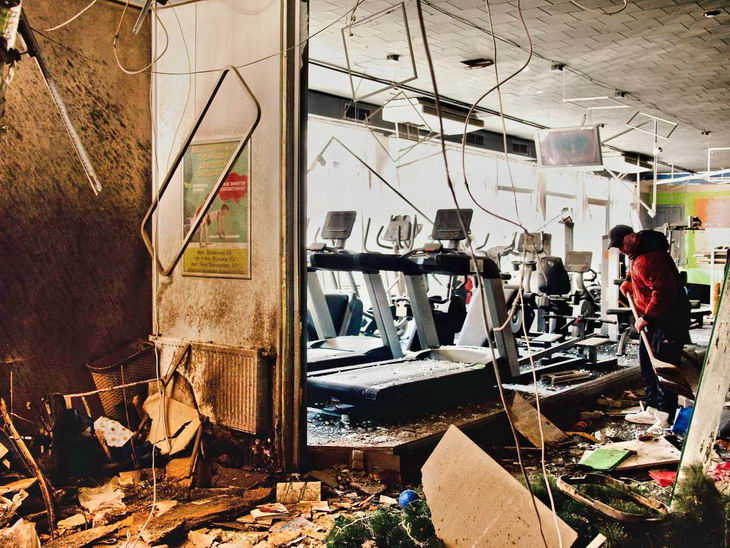 Разбиты сотни окон и разрушен спортклуб: последствия ночной атаки по Одессе (фото)