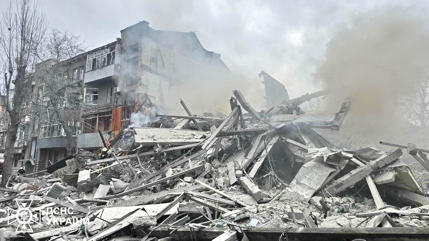 В Харькове разрушен 4-этажный дом российскими баллистическими ракетами