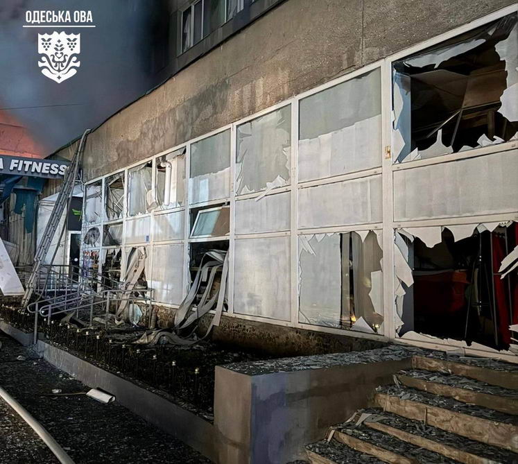 В Одессе ранены 6 человек в результате атаки российских дронов-камикадзе