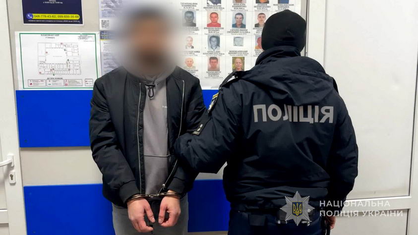 В Одессе группа вооруженных мужчин похитила 19-летнюю девушку посреди улицы