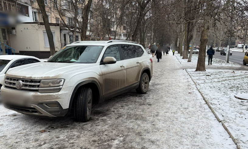 На Королёва внедорожник выехал на тротуар и сбил пешехода
