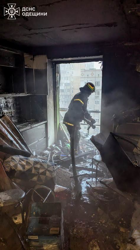 В Черноморске российский дрон попал в квартиру на 9-м этаже