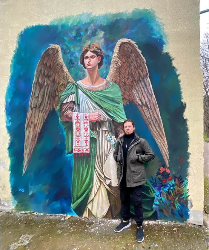 Раненый на войне одесский художник создал мурал, посвященный Архангелу Гавриилу