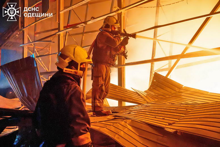 В Одессе ночью российские дроны уничтожили промышленный объект