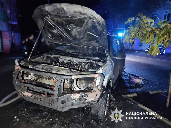 В Одессе иностранец поджег автомобиль общественной организации по заказу рашистов