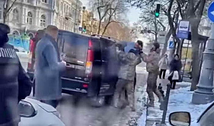 В Одессе ухилянта жестко бусифицировали (видео)