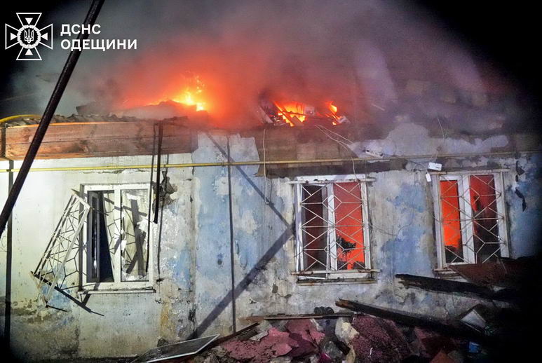В Одессе женщина погибла от удара российского «шахеда» по жилому дому