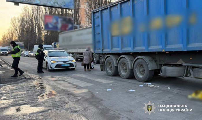 В Одесі на пішохідному переході вантажівка збила на смерть жінку