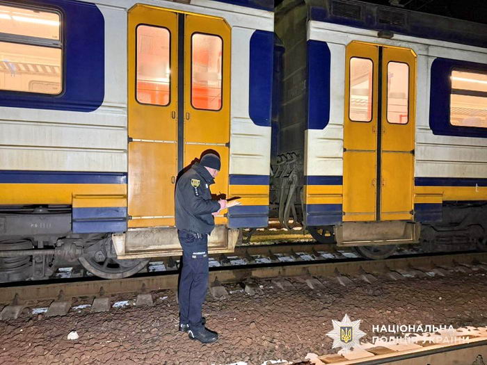 В Одессе 14-летняя девушка легла под поезд – спасти ее не удалось