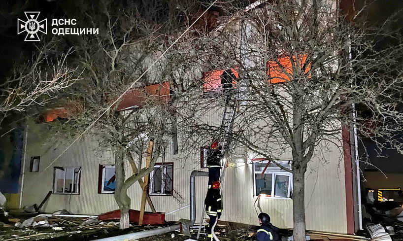 Под Одессой произошел пожар на объекте критической инфраструктуры после атаки дронами