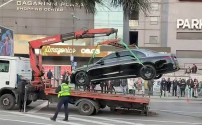 В Аркадии забрали на штрафплощадку элитный автомобиль Mercedes-Benz Maybach