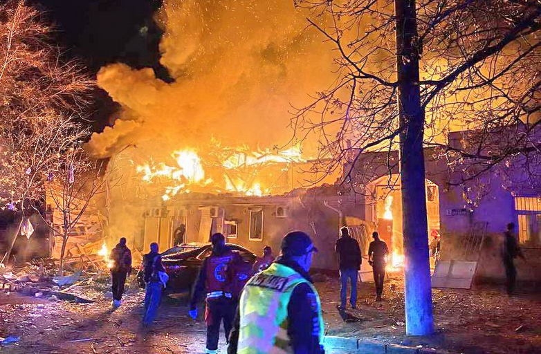 Российские дроны атаковали жилые дома в Одессе — два человека погибли